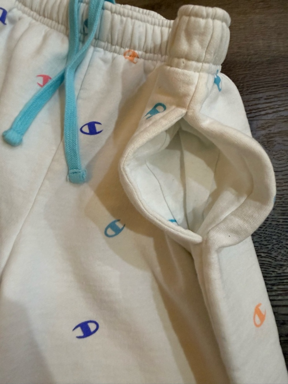 Champion White Logo Sweatshorts Size Medium - Picture 12 of 14